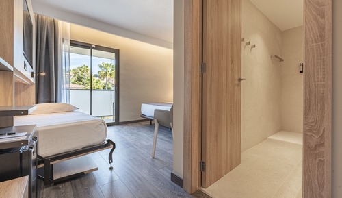 Triple Room, Multiple Beds, City View