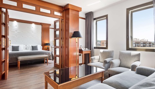 Junior Suite, 1 King Bed, Non Smoking (Living Room)
