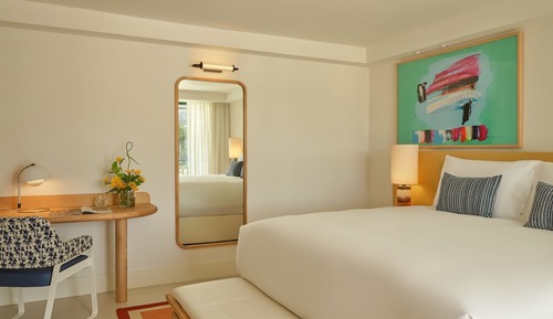 Room, 1 King Bed, Balcony (Essential)