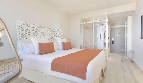 Deluxe Double Room Single Use ( sunset view Make it Happen "The One")