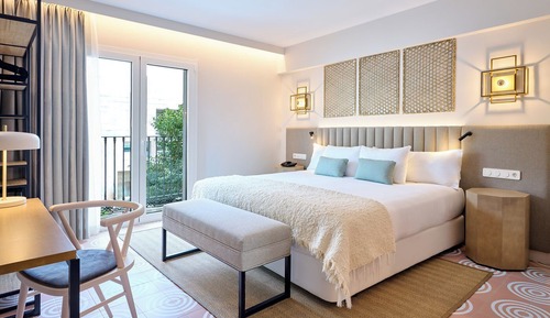 City Room, City View
