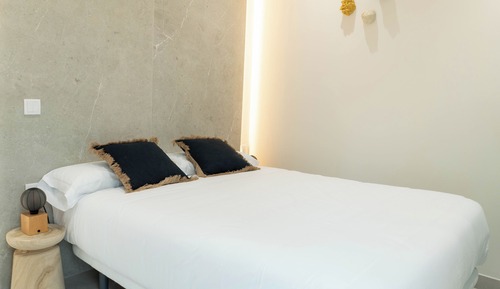 Comfort Room, 1 Queen Bed, Air conditioning