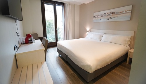 Standard Room, City View