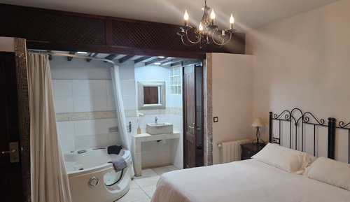 Deluxe Suite, Balcony, Courtyard View