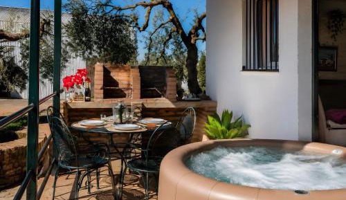 Two-Bedroom Deluxe Apartment with Garden View