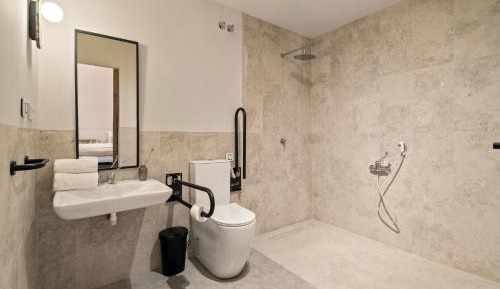 Classic One-Bedroom Apartment with King Bed