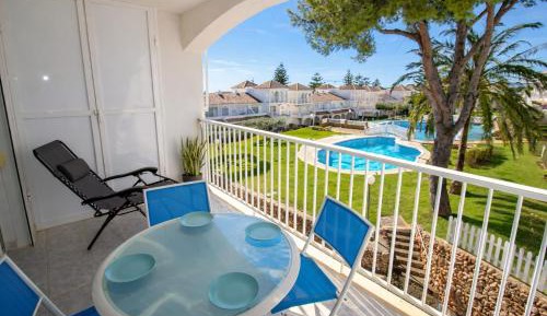 Apartment with Pool View 