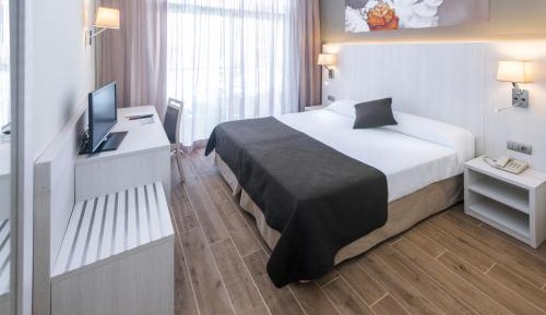 Twin Room with Extra Bed and Balcony (2 Adults + 1 Child)