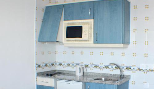 Deluxe One-Bedroom Apartment with Sea View
