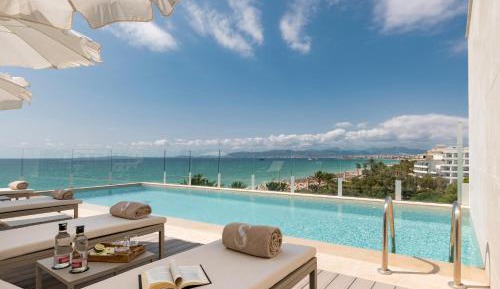 Two-Bedroom Apartment with Terrace and Sea View