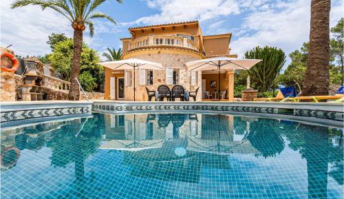 Three-Bedroom Vacation Home 