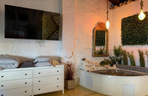 Xativa House | Fortress Jacuzzi Suites