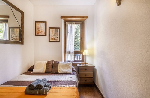 Esterri D'Aneu Apartment | Apartment 'Suites Spain Playa - Vaqueira' with Wi-Fi and Air Conditioning