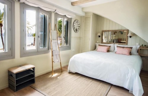 Aduanas Hotel | The Beach House - Studios & Suites