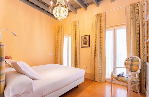 Santa Cruz Cottage | House With Terrace Near Cathedral. Mateos Gago VI
