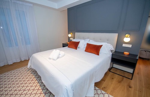Cortes Apartment | Luxurious and Elegant Calle Alcalá Madrid Center ALC35