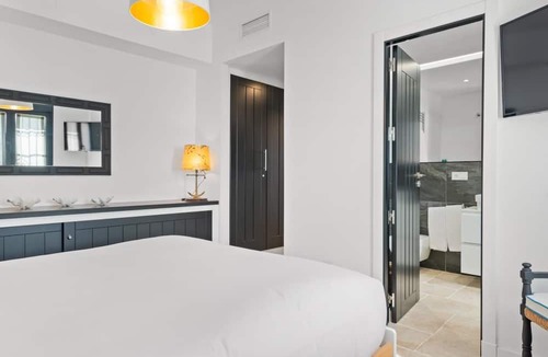 Puerto Banus Apartment | Apartment in Playas del Duque for 5 people | Casa Cadiz 412A