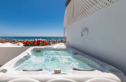 Marbella Seafront Promenade Apartment | Superb Spacious Seafront Apartment with Sea View, Wi-Fi, and Air Conditioning