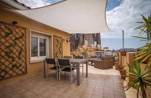 La Sagrada Familia Apartment | A1mar1023 Breathtaking rooftop in Sagrada Familia