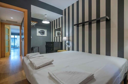 La Nova Esquerra de l'Eixample Apartment | 2 bedroom apart with balcony in Eixample