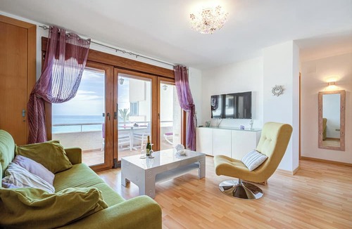 Altea Apartment | Beautiful and cheerful apartment with communal pool in Altea, Costa Blanca, Spain for 3 persons
