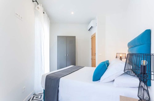 Almendrales Apartment | Rio Plaza III apartment in Madrid
