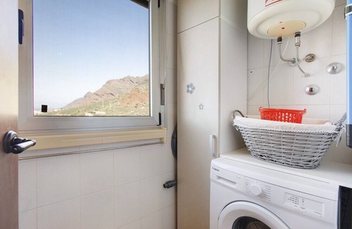 San Cristobal de La Laguna Apartment | Apartment 'Piso Chacaras' with Sea and Mountain View & Wi-Fi