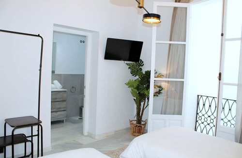 Alfalfa Hotel | H Doble Roomsole - One Bedroom Hotel, Sleeps 2