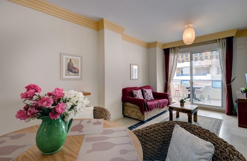 Marbella Apartment | First Line Beach Apartment with Sea Views, Pool, A/C & Wi-Fi
