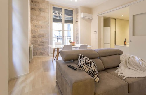 Old Town Apartment | Bravissimo Cort Reial 1B, charming apartment