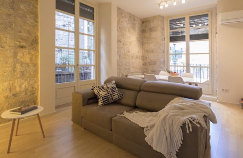 Old Town Apartment | Bravissimo Cort Reial 1B, charming apartment