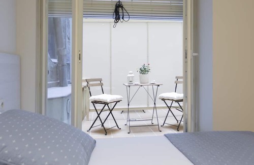 Old Town Apartment | Bravissimo Cort Reial 1B, charming apartment