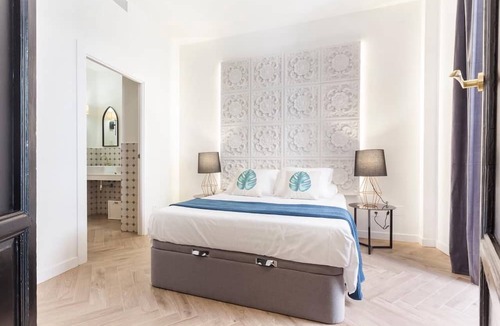 Embajadores Apartment | Experience Madrid in style. Where comfort meets Madrid!