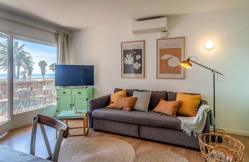 Castelldefels Apartment | Wonderful beachfront apartment/beach view balcony