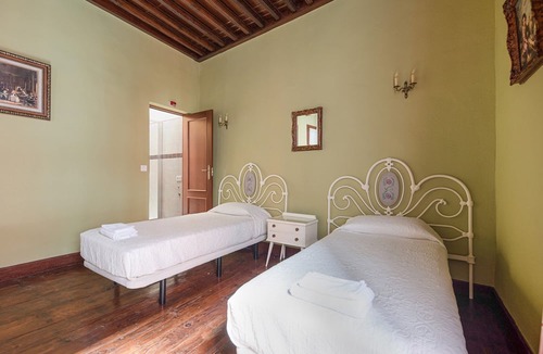 Historical Center Apartment | Building of old construction "La Vicaria" in a Superb Location in La Laguna with Terrace & WiFi