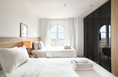 Nueva Andalucia Apartment | Senorio Giraldo | Seaside Sunset Apartment Pools