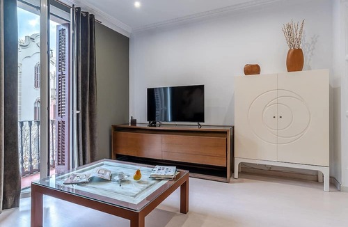 Eixample Apartment | In the heart of Eixample, in a pedestrian area, ideal for families.
