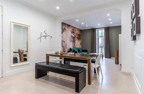 Eixample Apartment | In the heart of Eixample, in a pedestrian area, ideal for families.