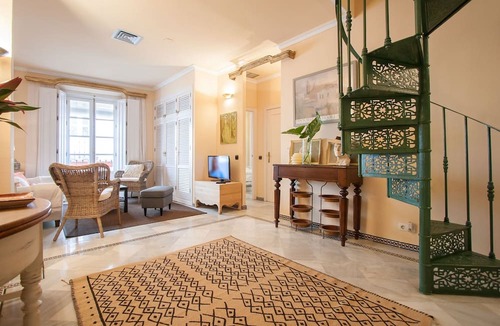 Historical Center Apartment | Botanic Duplex Private Terrace 6 pax next to Cathedral