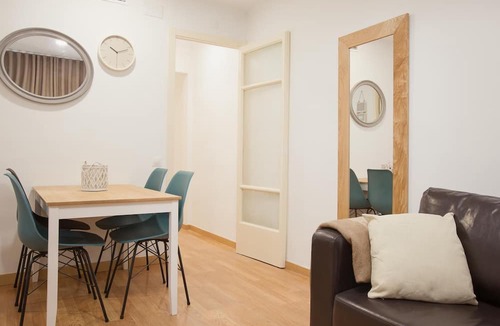 El Port Apartment | Europa Fira Apartment 32