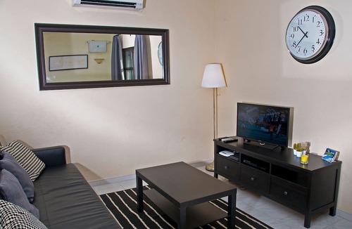 La Capellania Apartment | Casa Christabel-walk to beach, train, bus shops, bars & cafes.Fast WiFi UK TV