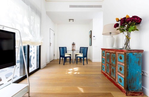 Santa Cruz Apartment | Genteel Home Mateos Gago II