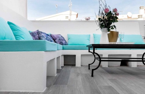 Altea Apartment | Stylish Duplex in old town, 6p, WiFi, A/A, Parking, bike station, pool, terrace