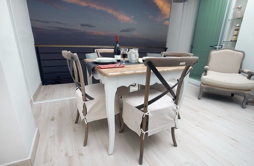 Torremolinos Apartment | DELUXE APARTMENT- BEACHFRONT, SWIMMING POOL, A/A, FREE WIFI AND PARKING