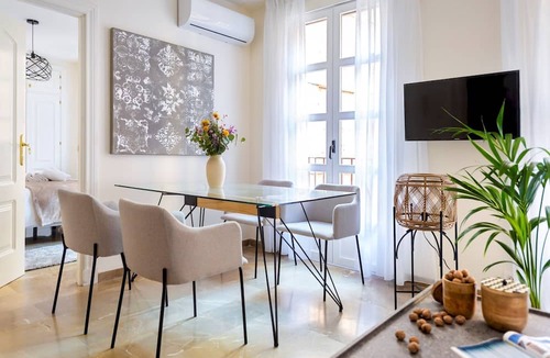 Central District Apartment | Genteel Home Reyes Catolicos