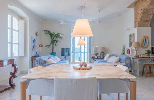 Old Town Apartment | Renovated Apartment "Argüelles" in the Old Town Directly at the Sea