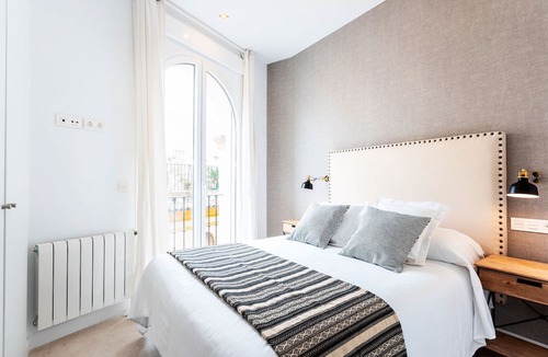 Santa Cruz Apartment | Genteel Home Mateos Gago IV