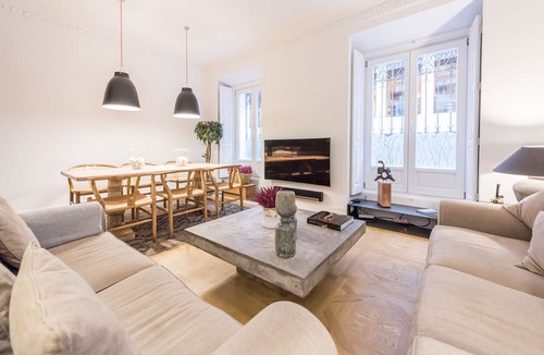 Chueca Apartment | Spectacular 3-Bed Apartment in Central Madrid