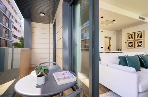La Buhaira Apartment | Modern, bright with terrace and free parking