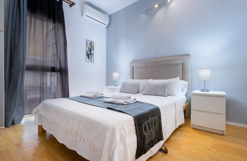 Encarnacion-Regina Apartment | Apartment 'Ático En El Corazón De Sevilla' with Wi-Fi and Air Conditioning